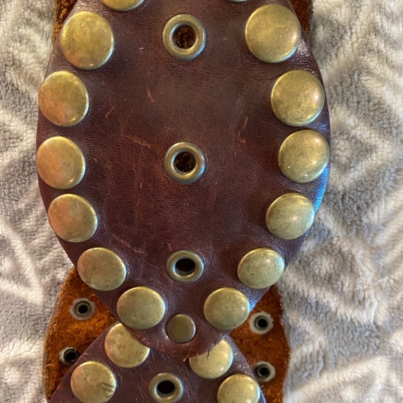 Leather belt with intricate beaded buckle - Picture 3 of 6